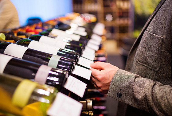 Choosing wine resized thumb